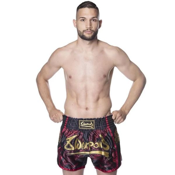 Szorty do Muay Thai 8 Weapons Sak Yant Naga. Czerwone szorty damskie 8 WEAPONS, z aplikacjami, z tkaniny. Za 301.50 zł.