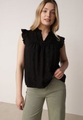Czarna Bawełniana Bluzka z Kwiatowym Haftem i Falbankami Sabrilato. Czarne bluzki damskie Born2be, m, bez wzorów, z bawełny, biznesowe, bez kołnierzyka, bez ramiączek. Za 69.99 zł.