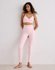 Damskie legginsy z wysokim stanem, squat proof, dla niskich Sense różowe. Czerwone legginsy damskie Aim'n, m, bez wzorów, z elastanu. Za 296.00 zł.