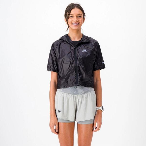 Kurtka przeciwwiatrowa krótka Damska Bieganie VENTIL WINDBREAKER. Czarne kurtki damskie BODYCROSS, na zimę, m, bez wzorów, z materiału, bez kaptura. Za 490.99 zł.